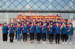 公司員工組方隊 激情昂揚迎國慶