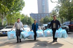 重陽節(jié) 公司代表走進敬老院獻愛心