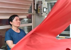 面料車間劉麗麗：練就火眼金睛，成就質(zhì)量堅(jiān)盾